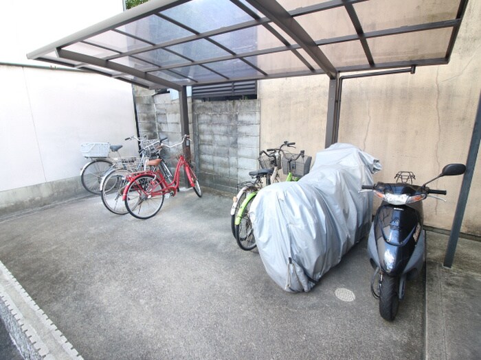 物件外観写真5　(駐輪場)