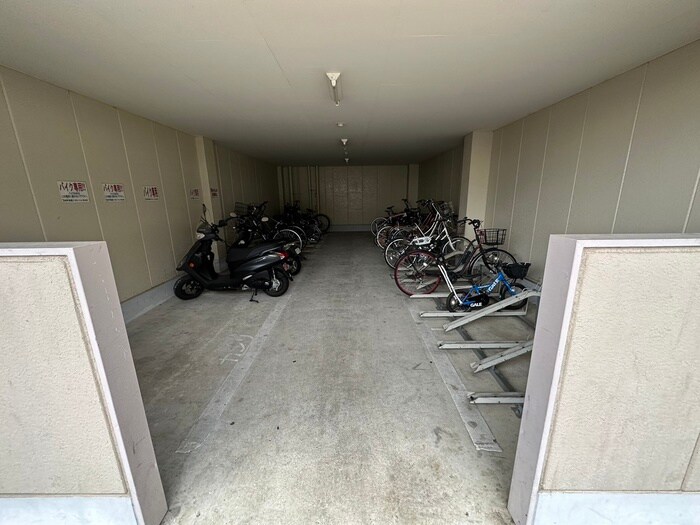 物件外観写真3　(駐輪場)