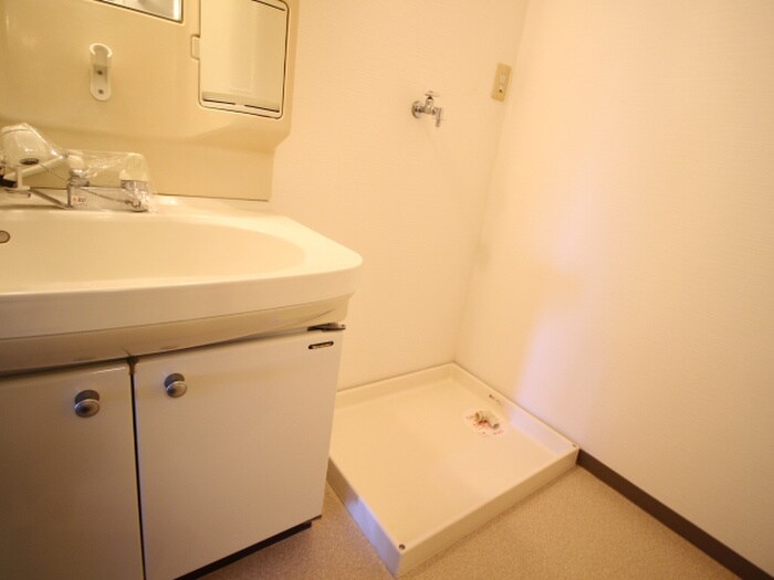 物件内観写真16　(洗濯機置場)