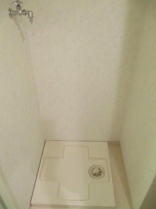 物件内観写真8　(洗濯機置場)