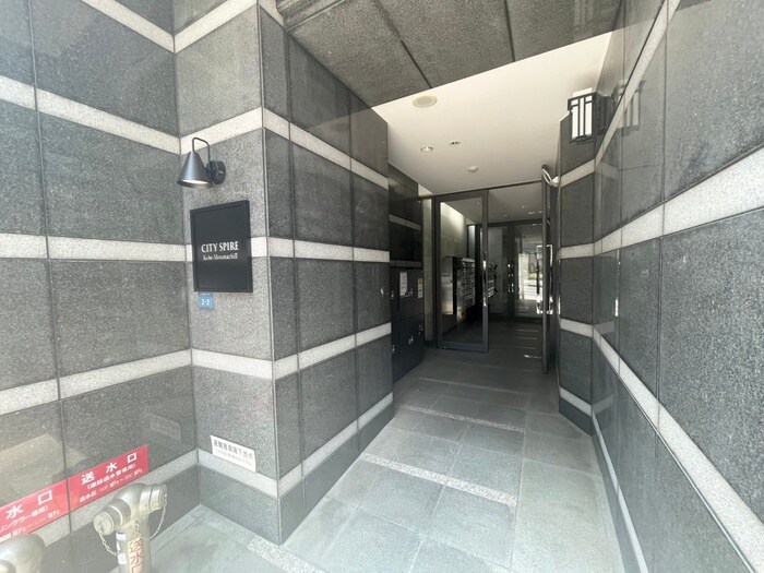 物件外観写真3　(エントランス部分)