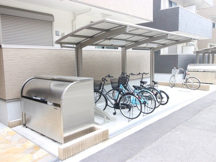 物件外観写真2　(駐輪場)