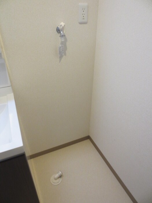物件内観写真10　(洗濯機置場)