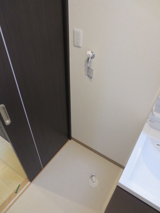 物件内観写真11　(洗濯機置場)