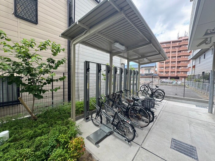 物件外観写真3　(駐輪場)