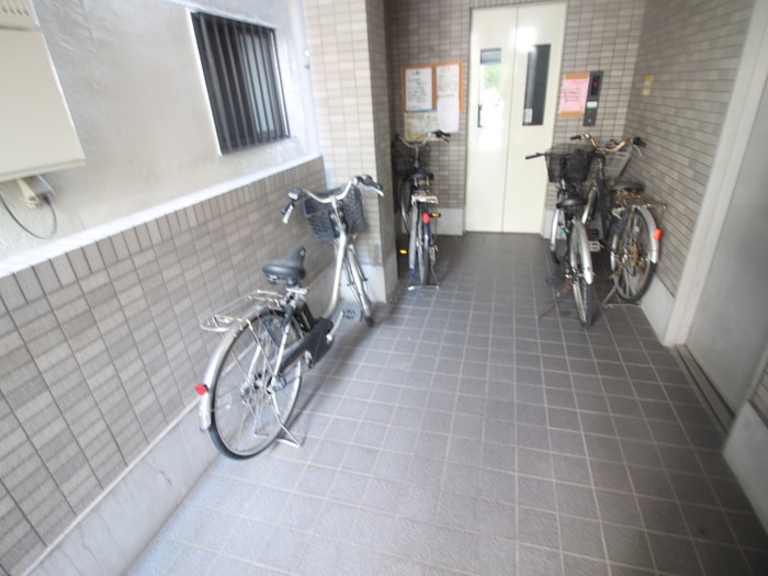 物件外観写真5　(駐輪場)