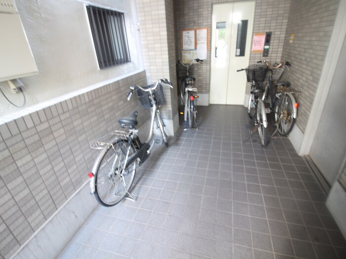 物件外観写真5　(駐輪場)