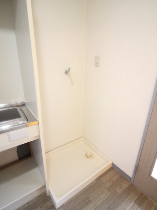 物件内観写真9　(洗濯機置場)