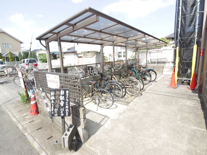 物件外観写真4　(駐輪場)