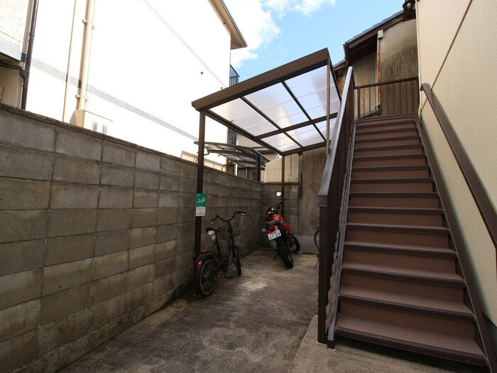 物件外観写真3　(駐輪場)