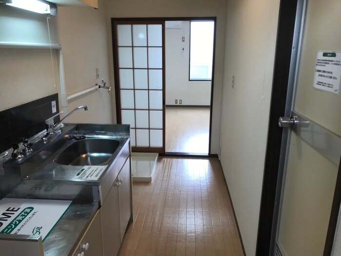 物件内観写真16　(玄関)