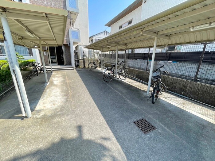 物件外観写真3　(駐輪場)
