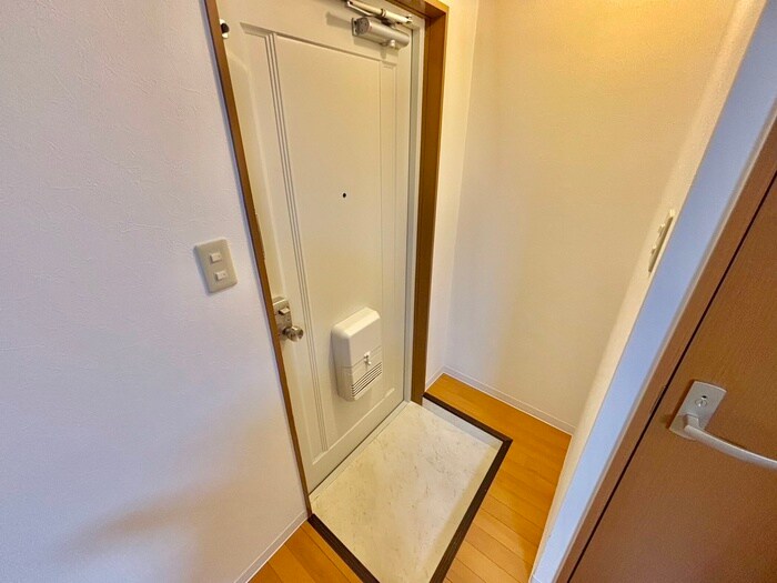物件内観写真7　(玄関)