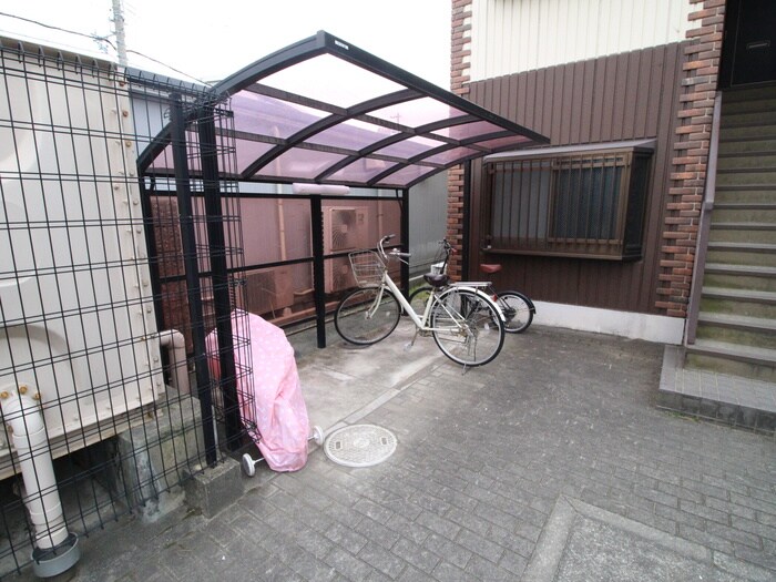物件外観写真4　(駐輪場)