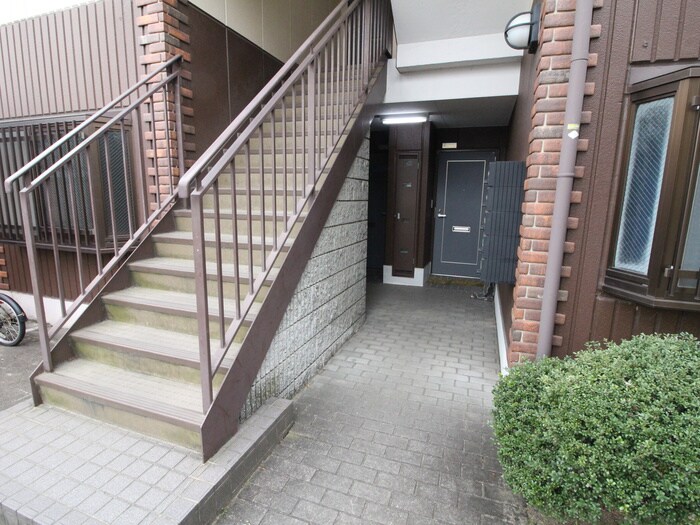 物件外観写真5　(エントランス部分)