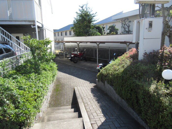 物件外観写真3　(駐輪場)