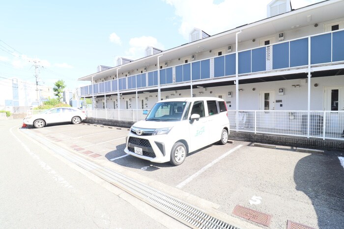 物件外観写真4　(駐車場)