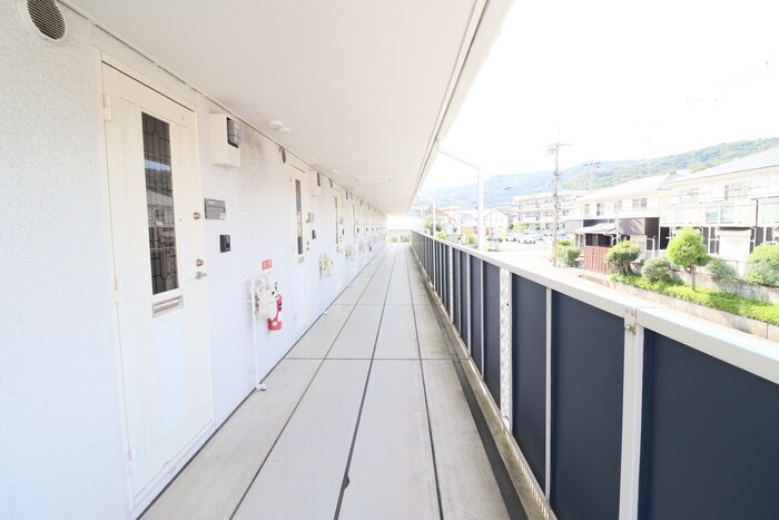 物件外観写真6　(エントランス部分)