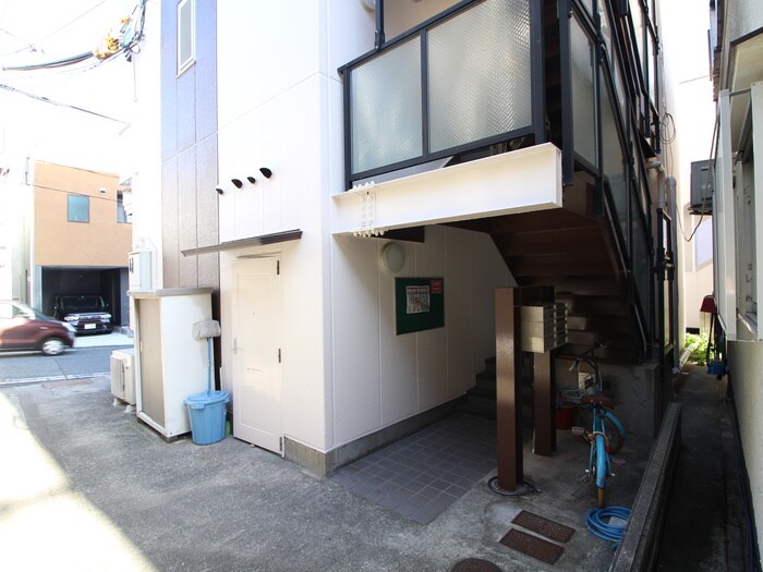 物件外観写真4　(エントランス部分)