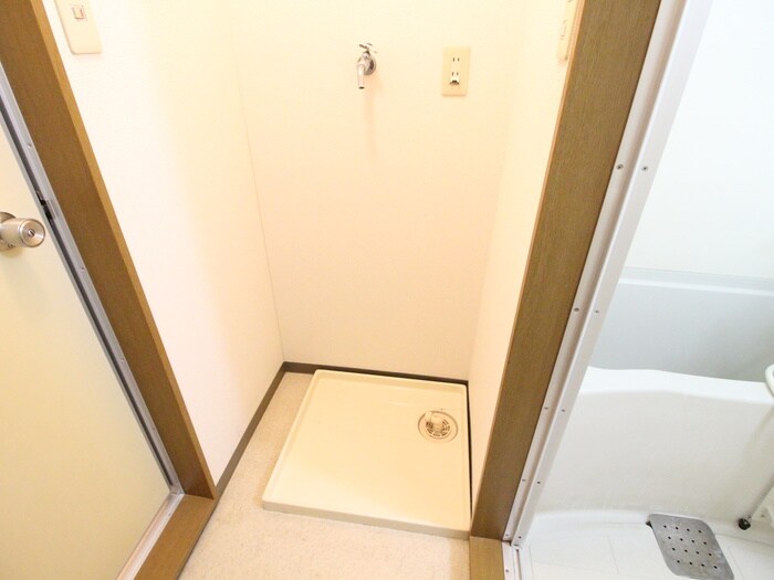 物件内観写真15　(洗濯機置場)