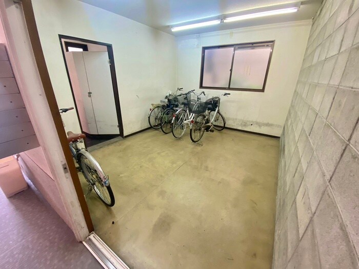 物件外観写真4　(駐輪場)