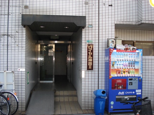 物件外観写真2　(エントランス部分)