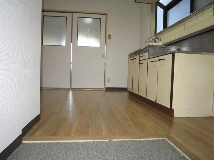 物件内観写真3　(玄関)