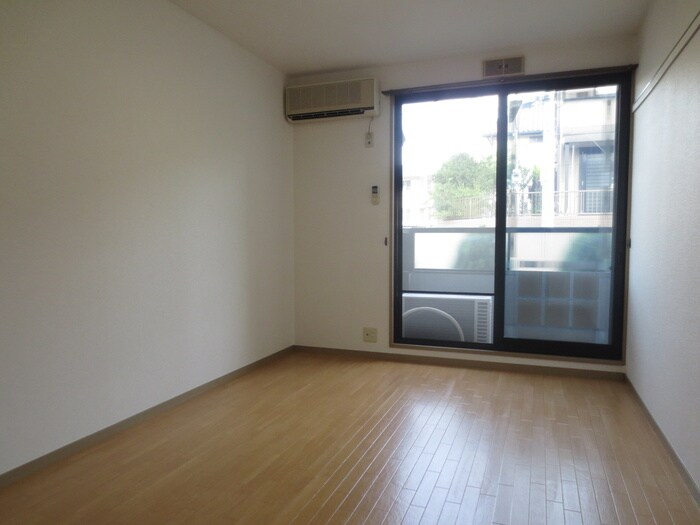 物件内観写真4　(居室)