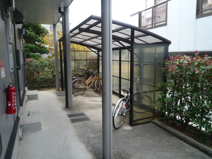 物件外観写真3　(駐輪場)