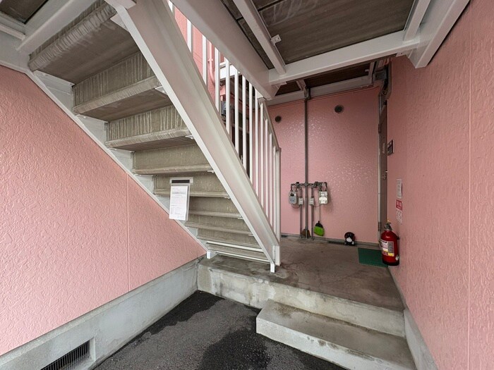 物件外観写真5　(エントランス部分)