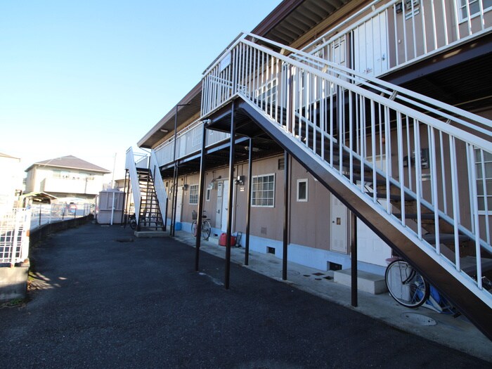 物件外観写真4　(エントランス部分)