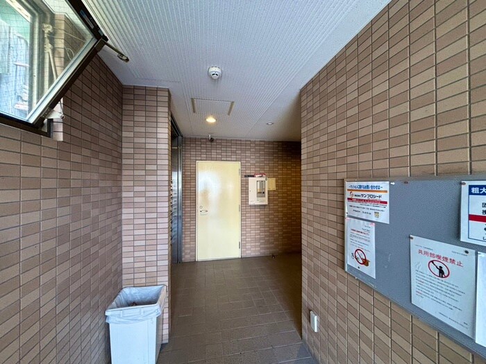 物件外観写真3　(エントランス部分)