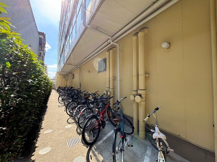 物件外観写真5　(駐輪場)