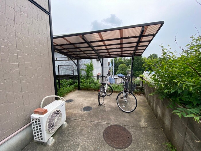 物件外観写真4　(駐輪場)