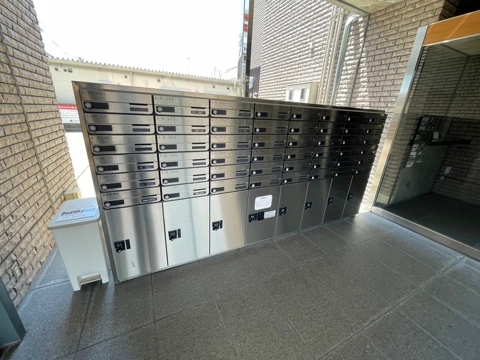 物件外観写真4　(エントランス部分)