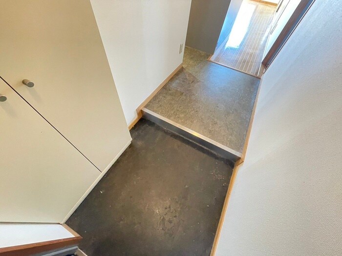物件内観写真18　(玄関)