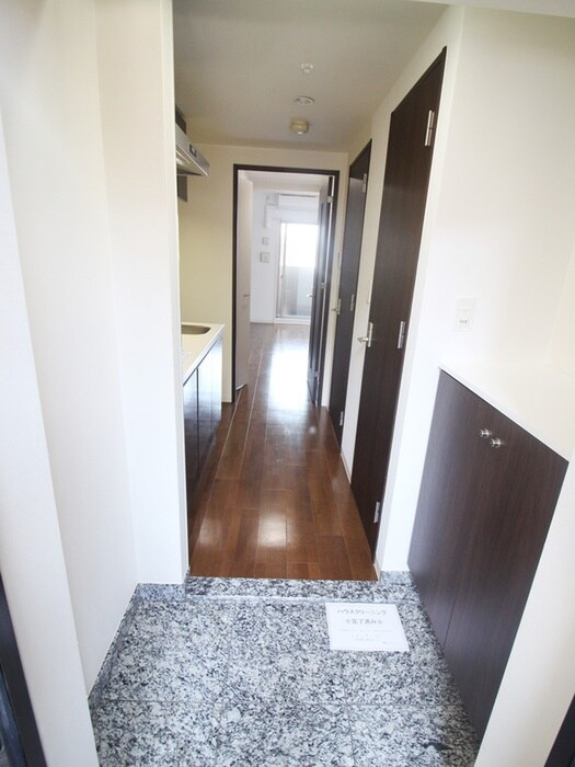 物件内観写真18　(玄関)