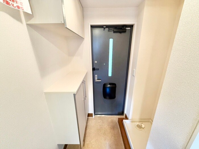 物件内観写真16　(玄関)