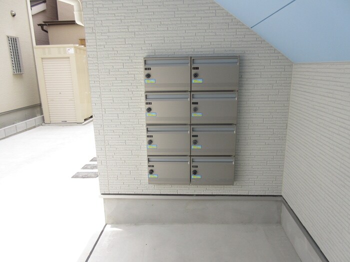 物件外観写真5　(エントランス部分)