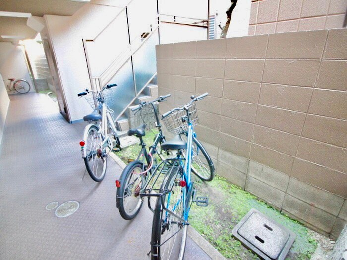 物件外観写真3　(駐輪場)