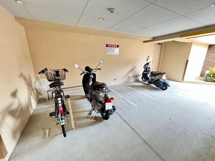 物件外観写真5　(駐輪場)