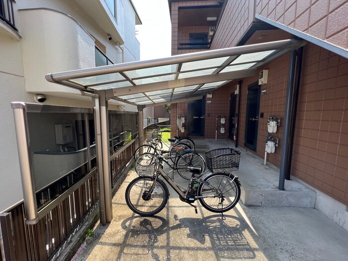 物件外観写真3　(駐輪場)
