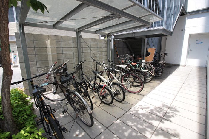 物件外観写真4　(駐輪場)