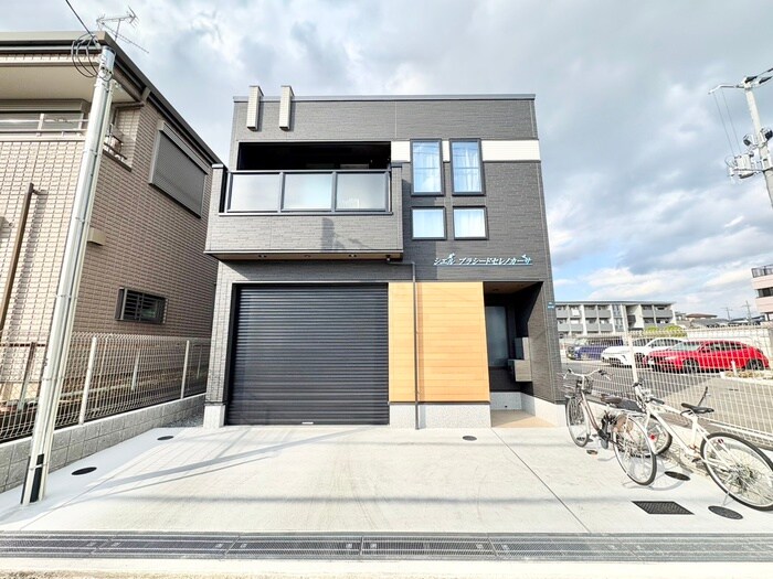 物件外観写真1　(外観写真)