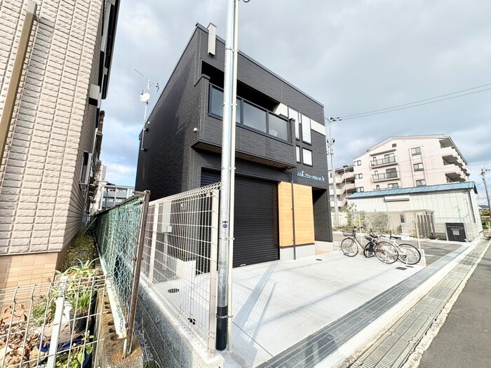 物件外観写真2　(外観写真)