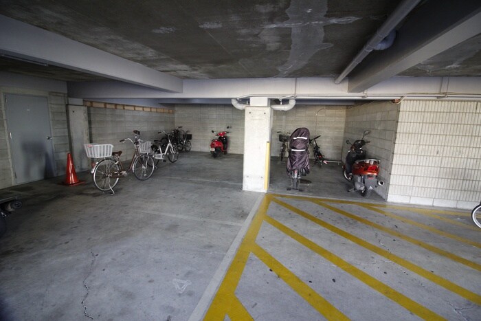 物件外観写真4　(駐輪場)