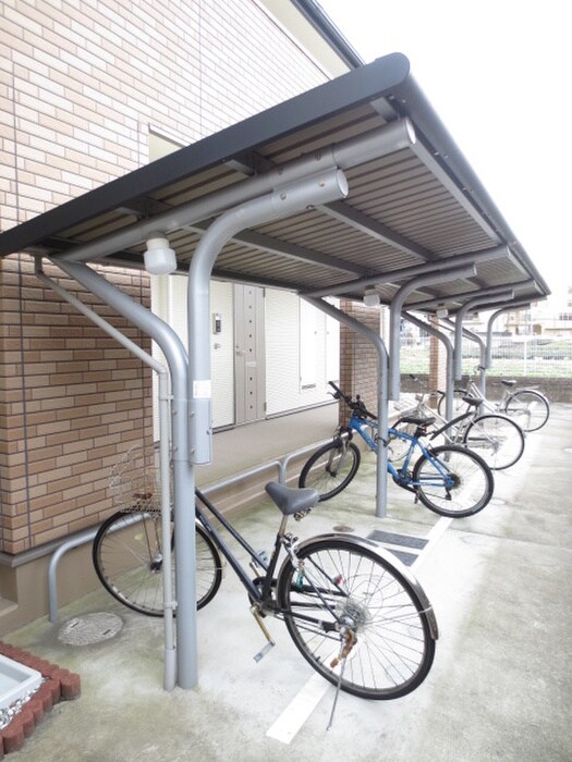 物件外観写真3　(駐輪場)