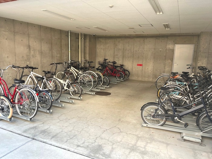 物件外観写真4　(駐輪場)