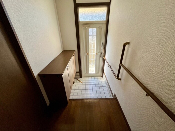 物件内観写真17　(玄関)