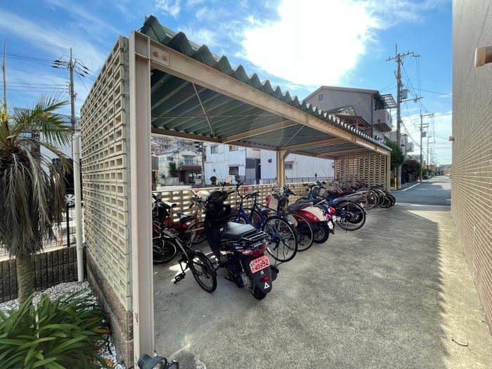 物件外観写真4　(駐輪場)